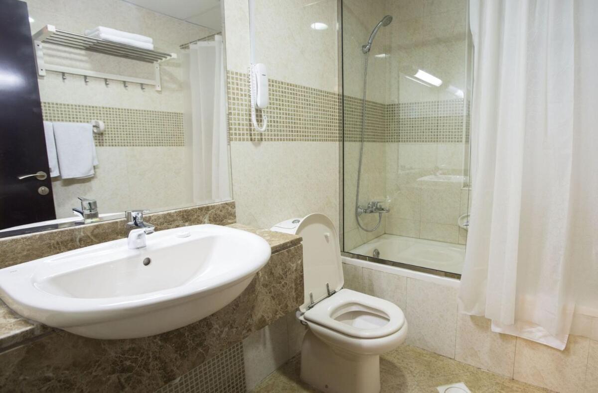Executive Suite Room In Barsha 1 Near Moe Metro Dubai Buitenkant foto