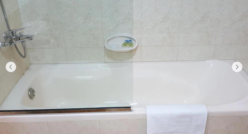 Executive Suite Room In Barsha 1 Near Moe Metro Dubai Buitenkant foto