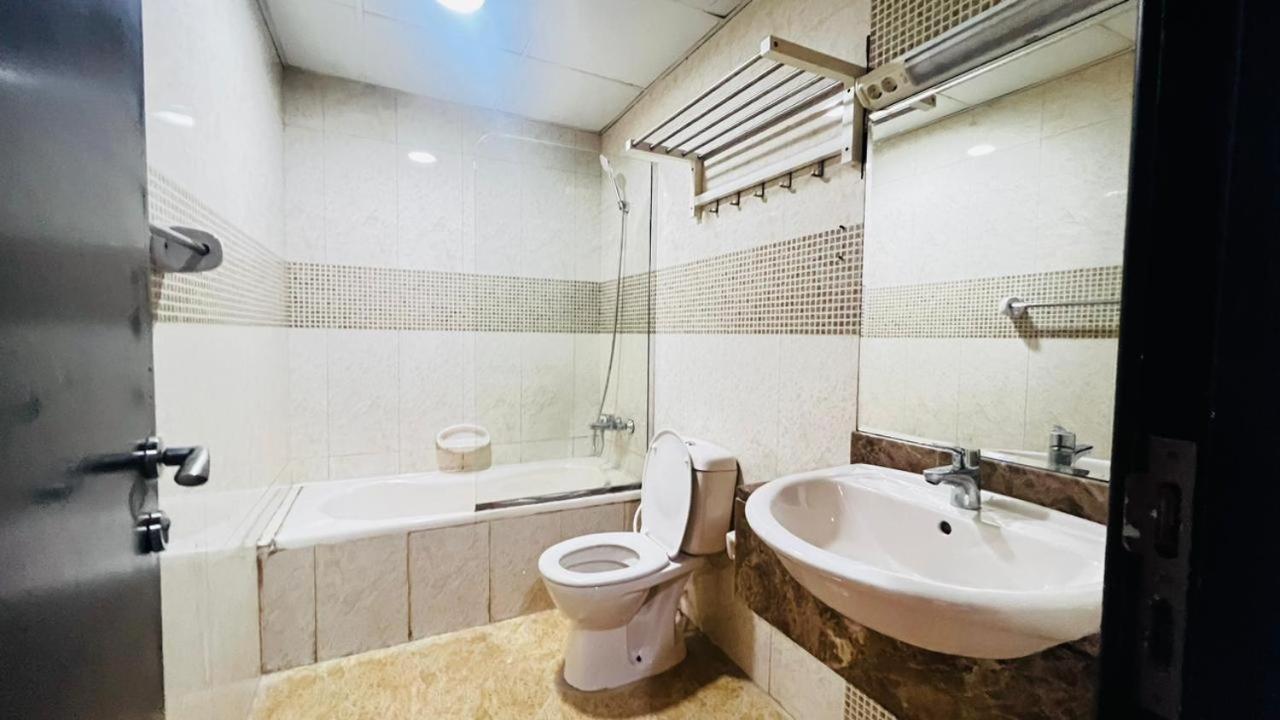 Executive Suite Room In Barsha 1 Near Moe Metro Dubai Buitenkant foto
